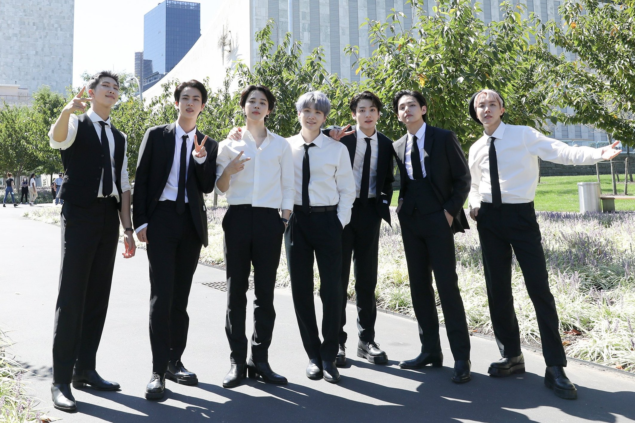 [잡담] 📢📢📢📢이분들 오늘 쟁반 맞으신답니다😆😆😆😆 | 인스티즈