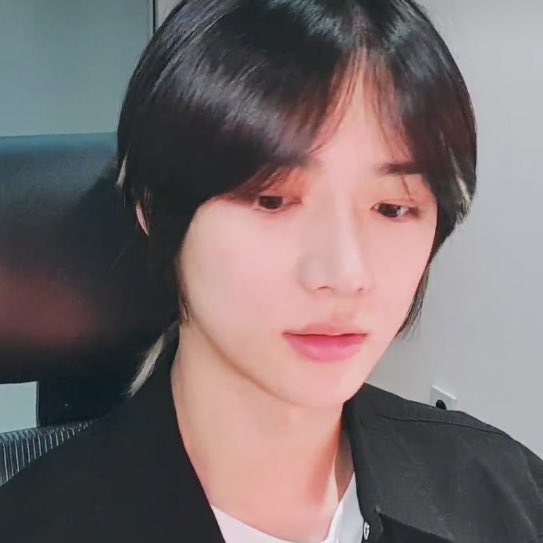 [OnAir] 투바투 범규 머리 묶은거 ㄹㅇㄹㅇㄹㅇ 찐텐으로 예쁘다 | 인스티즈