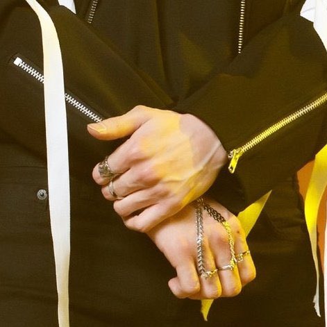 [잡담] 내가 좋아하는 에이티즈 윤호 손 | 인스티즈