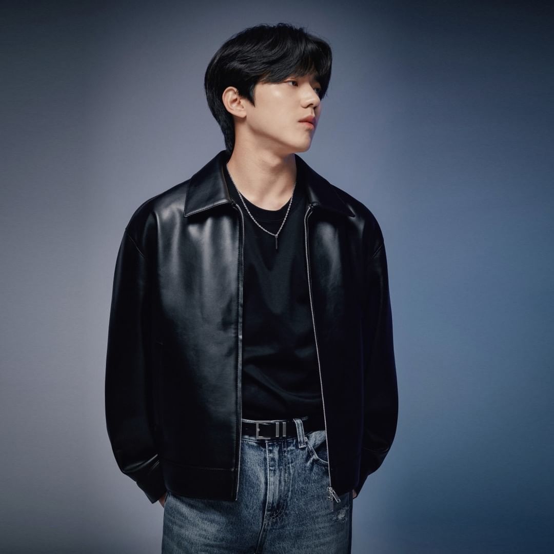 [잡담] 데이식스 도운 오늘 뜬 언더톤즈 사진이랑 라이브 때 얼굴이랑 갭차이 뭐냐고 | 인스티즈