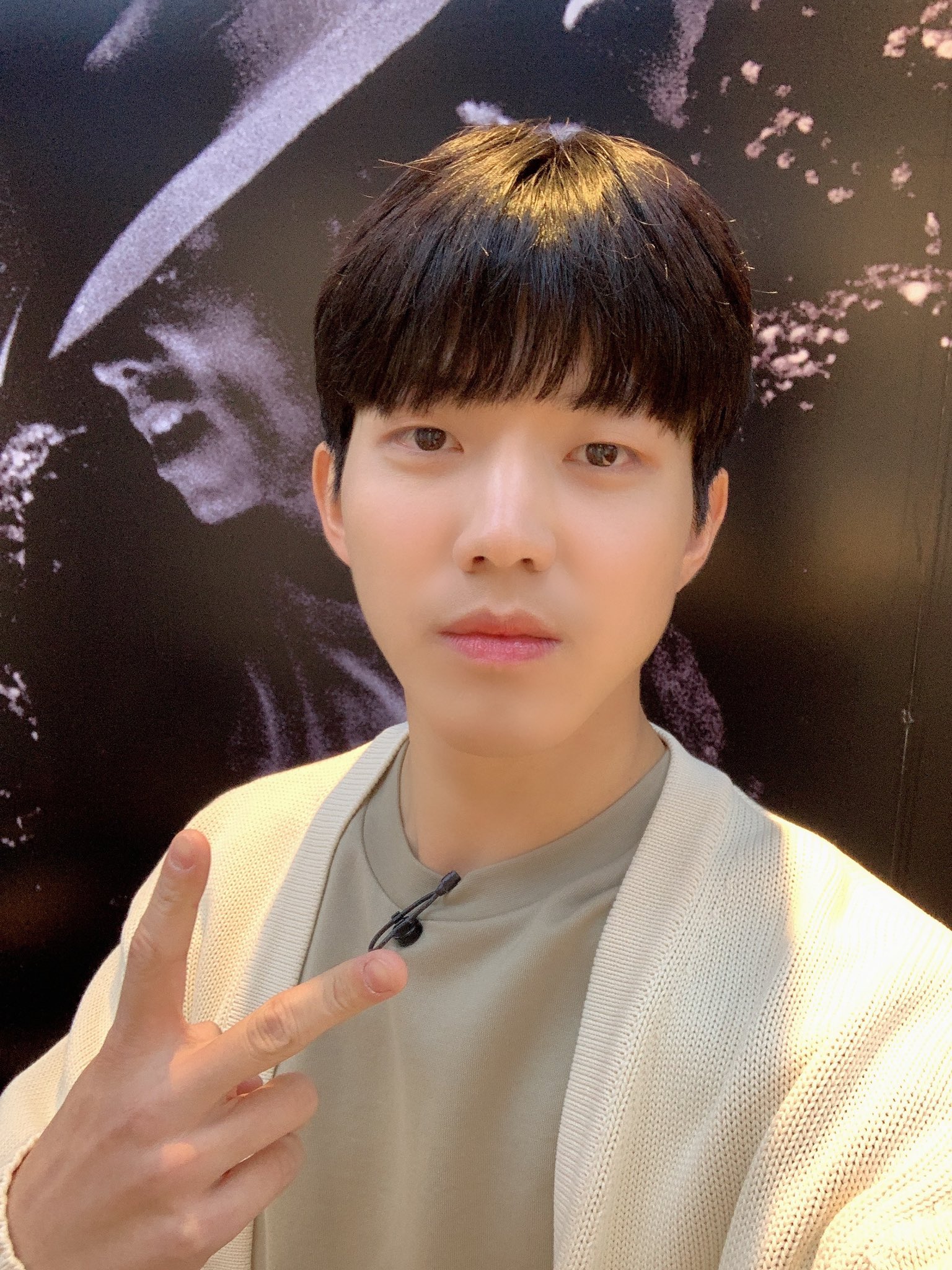 [잡담] 데이식스 도운 오늘 뜬 언더톤즈 사진이랑 라이브 때 얼굴이랑 갭차이 뭐냐고 | 인스티즈