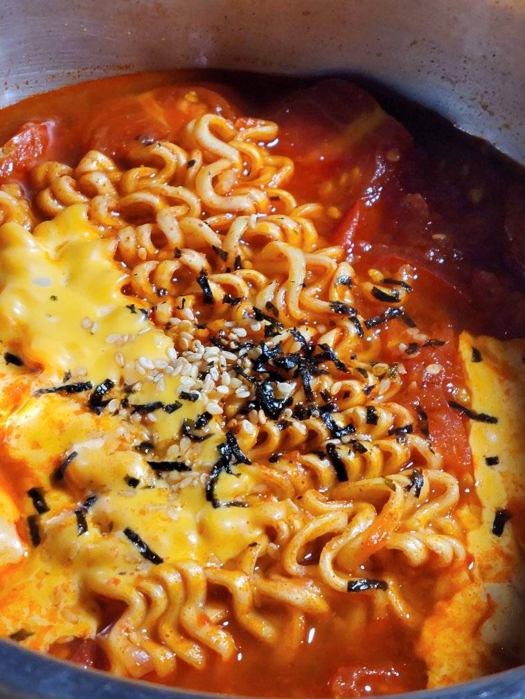 트위터에 토마토 불닭 해먹을건데 같이 먹으면 어울릴거 알려줘라ㅠㅜㅠㅠ | 인스티즈