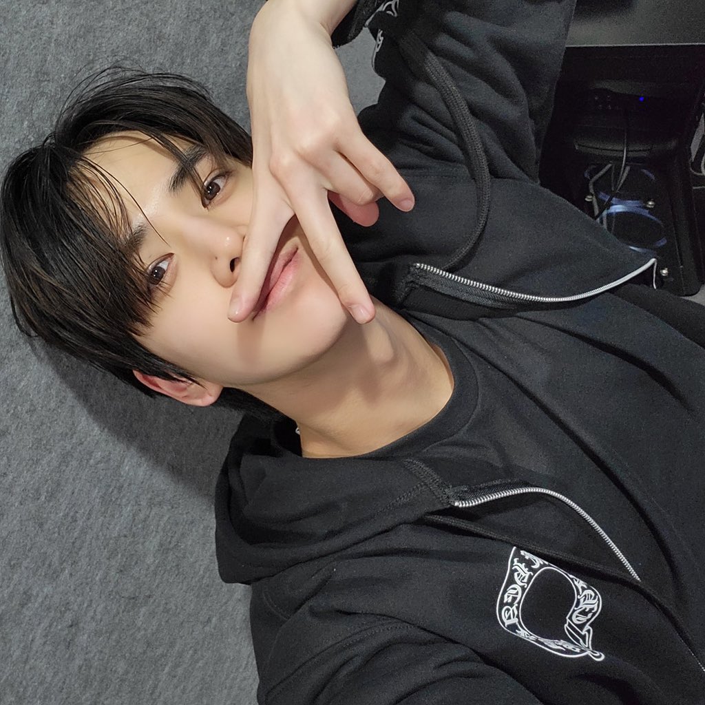 [잡담] 영훈 아무 머리나 다 잘 어울림 | 인스티즈