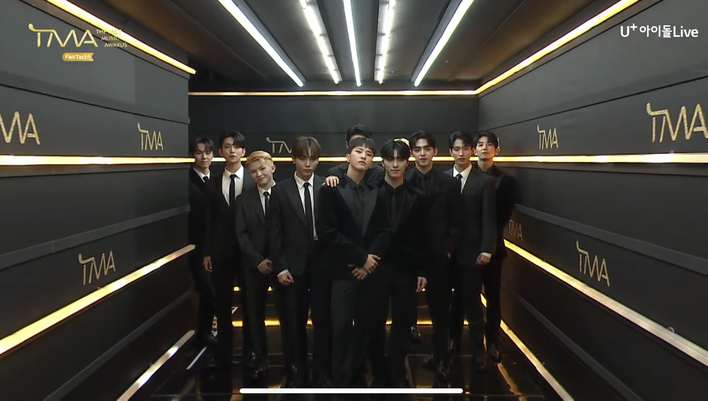 [미디어] 방금 세븐틴 시상할때 입장 포즈 이것도 스포일까🤔🧐 | 인스티즈