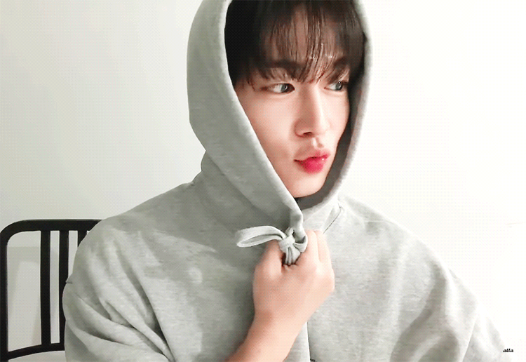 [잡담] 나 후드티 잘어울리는 사람 보면 우는데 | 인스티즈