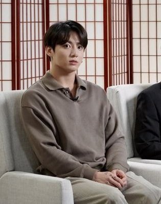 [잡담] 갑자기 정국이 머리통에 뽀뽀 갈기기 | 인스티즈