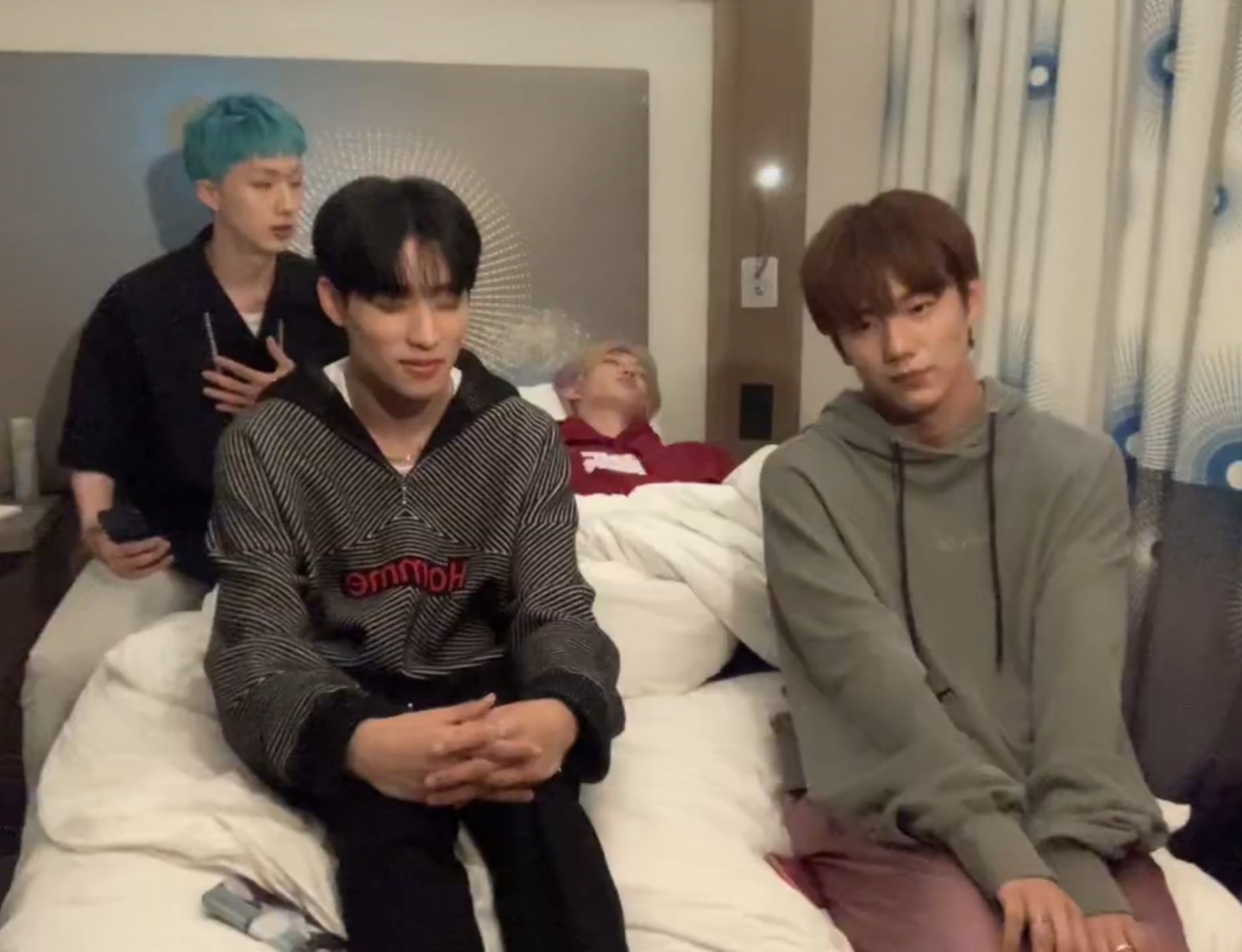 [잡담] 아악 엔프피즈 사이에 낀 인티제 진짜 개웃기다고 | 인스티즈