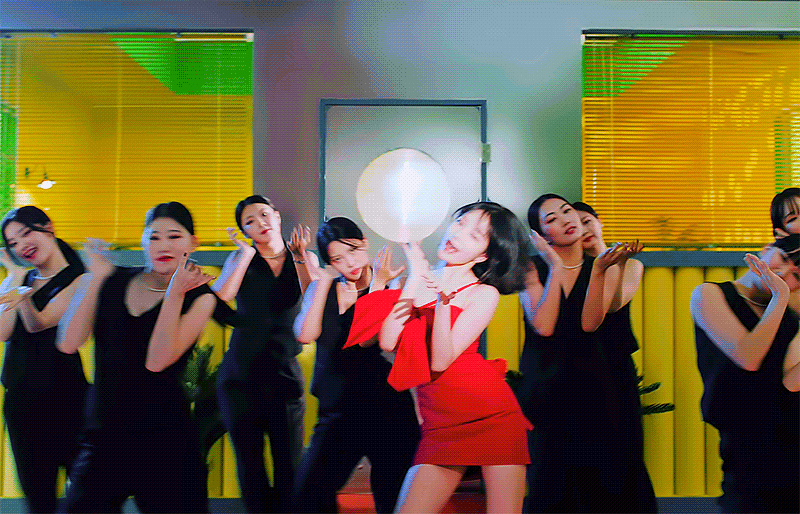 [잡담] 조유리 단발에 빨간원피스 진짜 개잘어울려 | 인스티즈