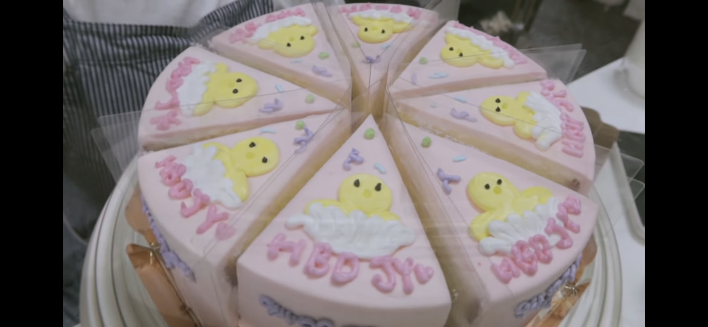 [잡담] 이거 아이돌 누구 생일 카페 케이크야?? | 인스티즈