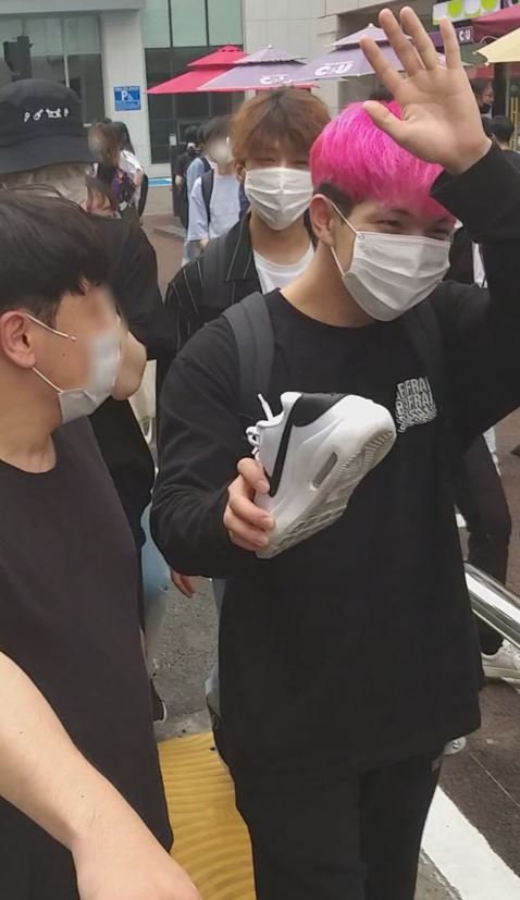 [잡담] 뮤뱅 신발 찾아주는 남자 기억하는 사람? | 인스티즈