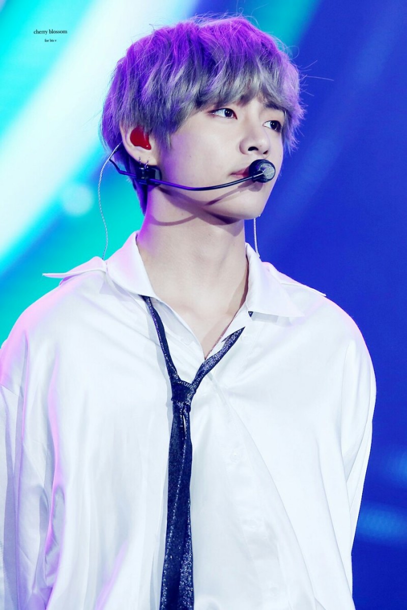 [잡담] 뷔는 진짜 탈색이 너무 잘 어울린다 | 인스티즈