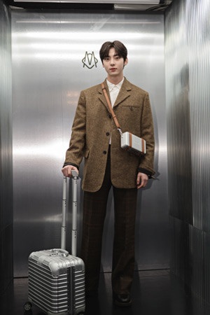 [잡담] 아 황민현 리모와 가방 맨거 너무 귀여워ㅋㅋㅋㅋ | 인스티즈