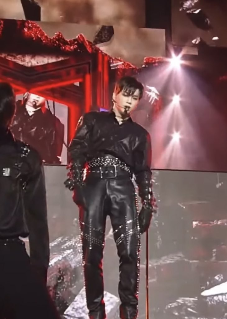 [잡담] 강다니엘 발목 진짜 한줌의한줌 | 인스티즈