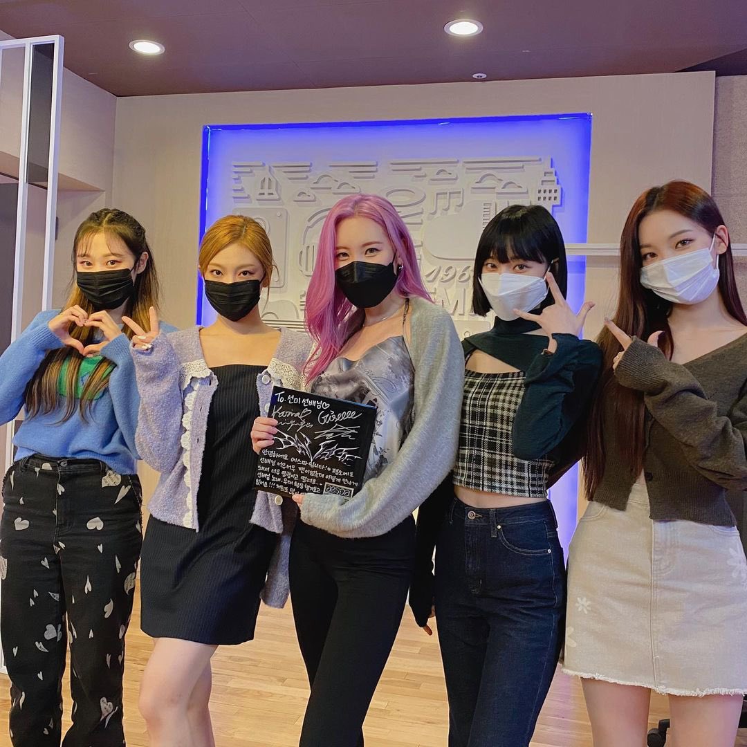 [잡담] 정오의 희망곡 선미랑 에스파 사진 떴댜 | 인스티즈