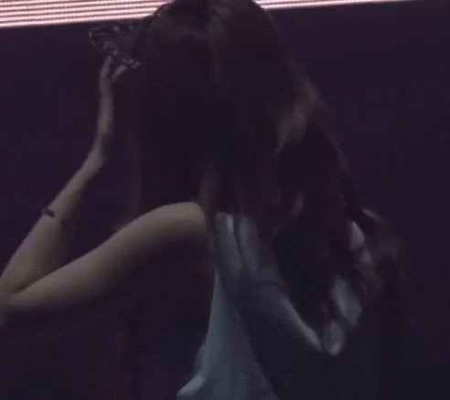 [잡담] 트와 사나도 어깨 진짜 예쁘다 | 인스티즈