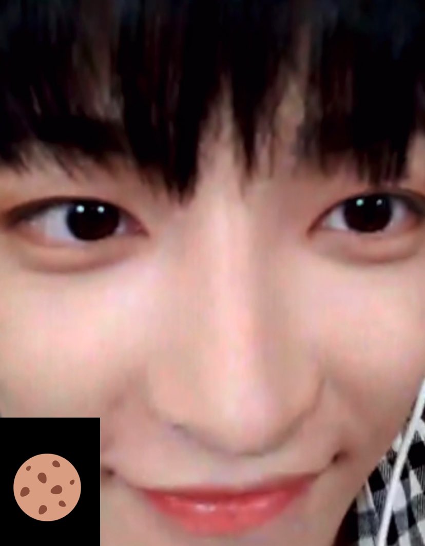 [잡담] 에이티즈 홍중 흑발하더니 완전 중학생 됐어 근데 개잘생김 | 인스티즈