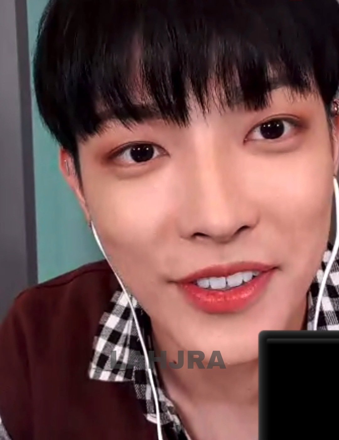 [잡담] 에이티즈 홍중 흑발하더니 완전 중학생 됐어 근데 개잘생김 | 인스티즈