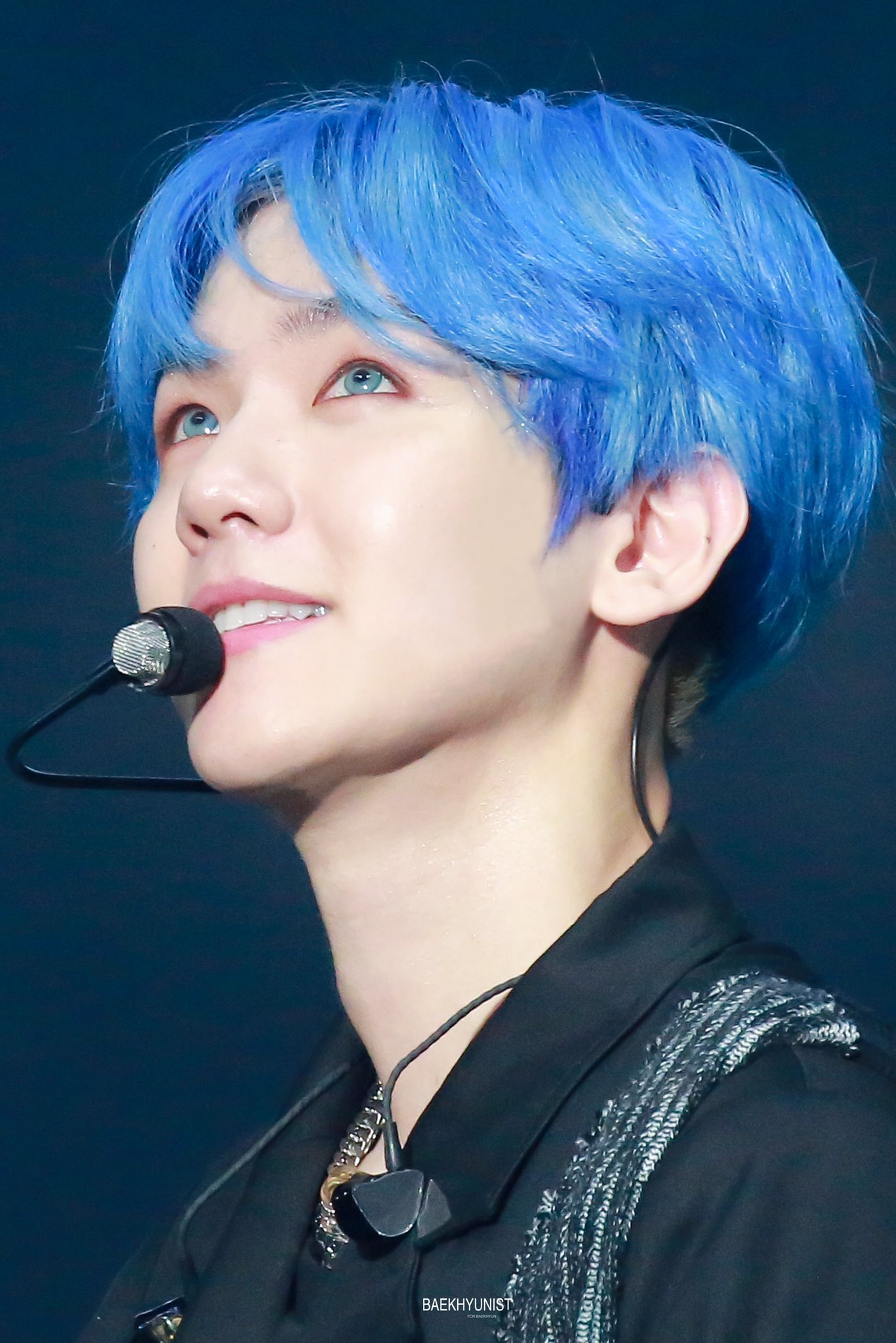 [잡담] 백현 파란색 머리에 아이메이컵은 레드인거 | 인스티즈