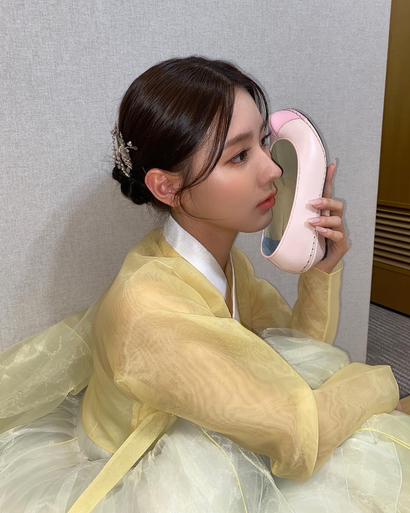 [잡담] 조미연 인스타 프사 정말...𐨛 𐌅 𐨛 𐌅 𐨛 𐌅 진짜로 이걸로 바꾼게 너무 웃김.. | 인스티즈