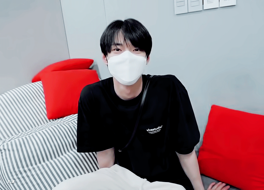 [잡담] 좋아하는 도영 움짤 뿌리고 자기 | 인스티즈