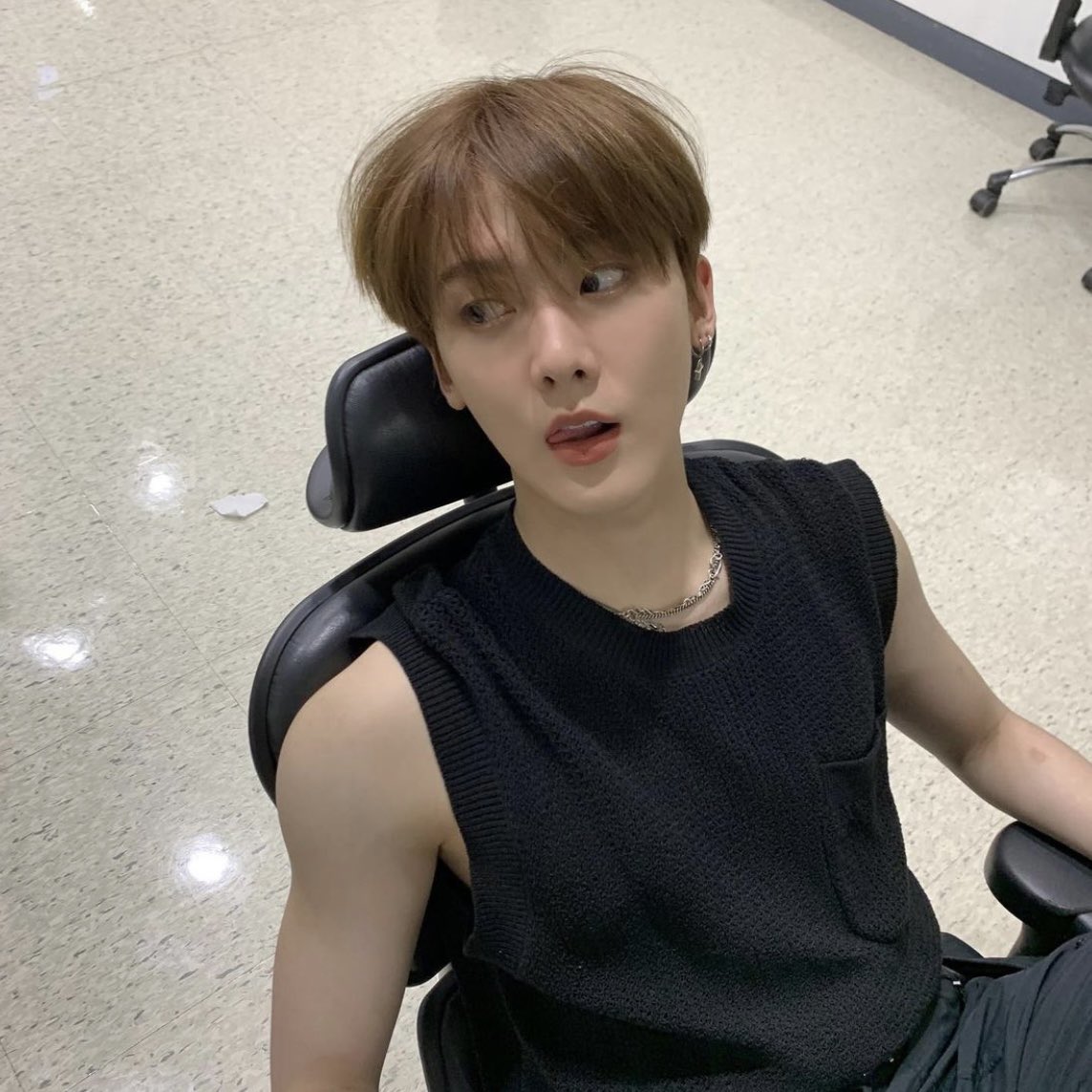 [잡담] 진정한 슬렌더미남을 보여줄게 들어와🤤 | 인스티즈