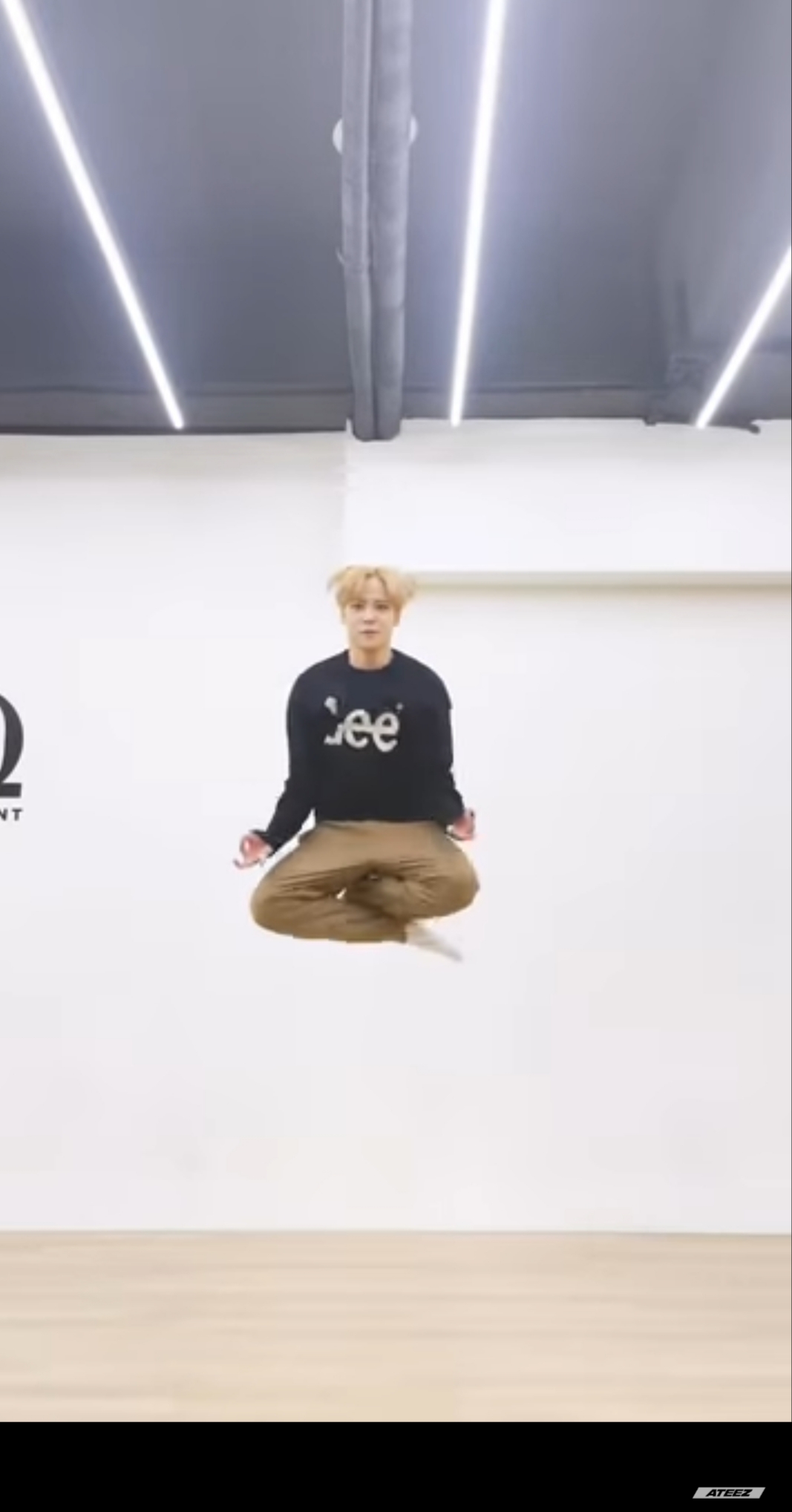 [잡담] 에이티즈 윤호 공중부양 마술사임? | 인스티즈