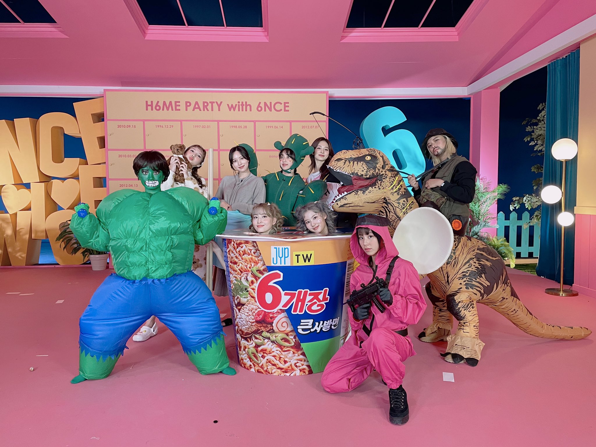 [잡담] 오늘자 트와이스 단체사진🍭 | 인스티즈