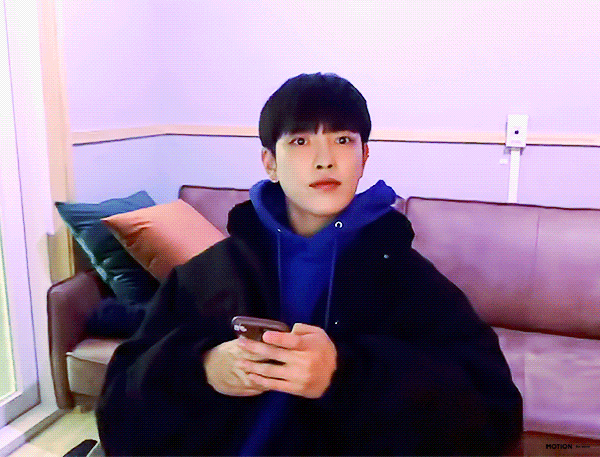 [잡담] 에이티즈 홍중 흑발 하고 진짜 애기 됐음.... | 인스티즈