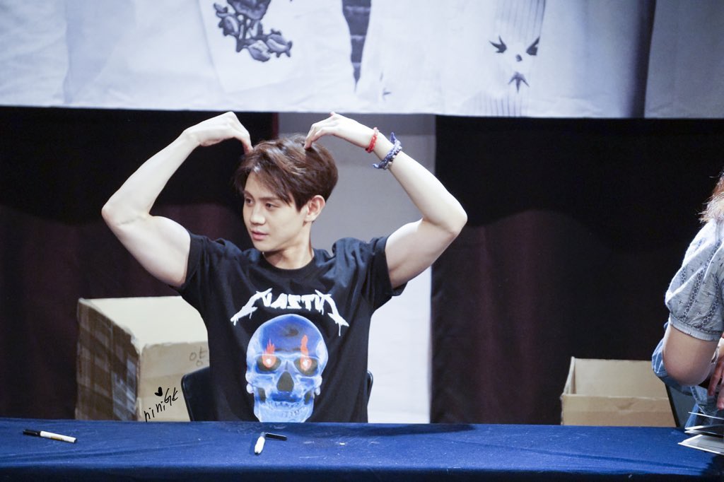 [잡담] 이건... 찐으로 팔뚝이 얼굴만한거 아니야? | 인스티즈