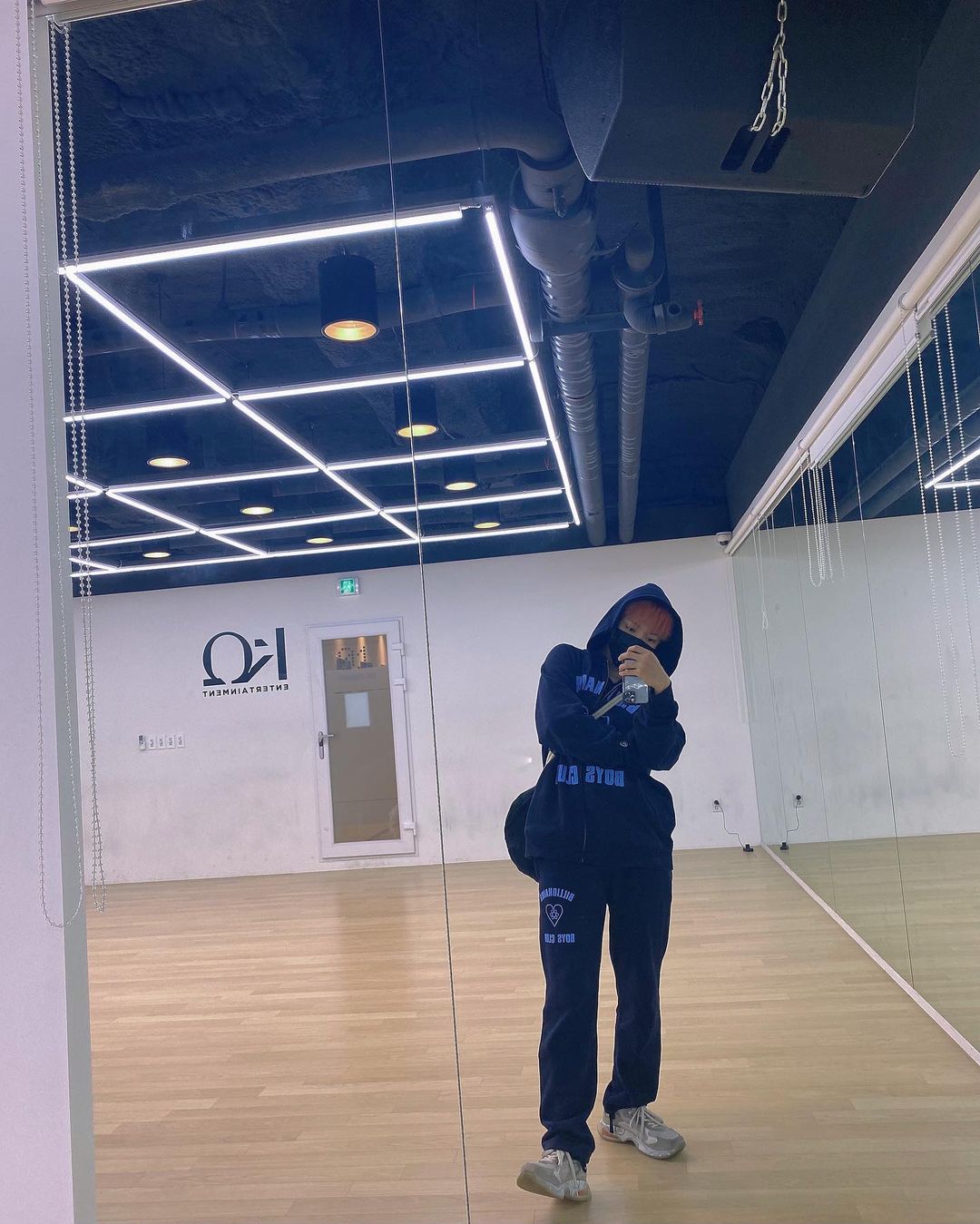 [잡담] 홍중이 사복 넘 잘 입어 | 인스티즈