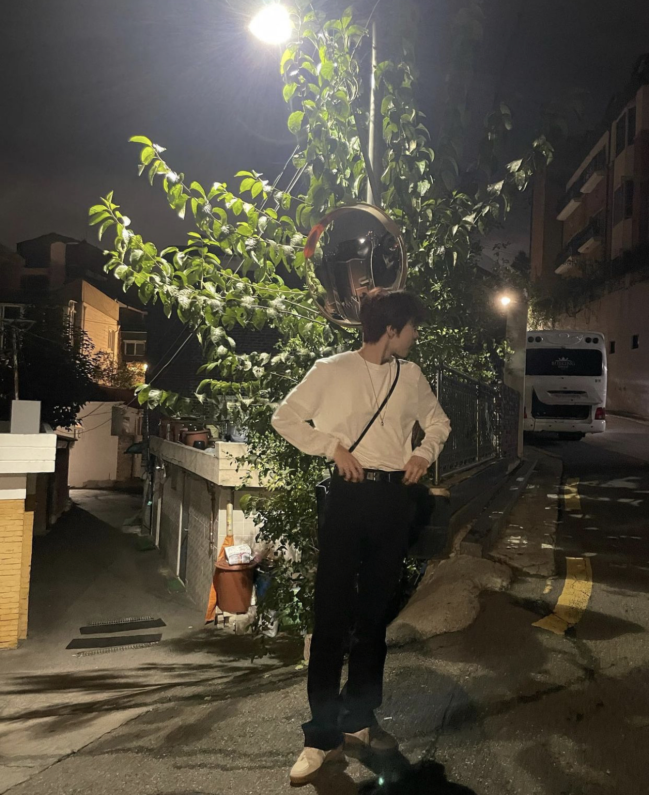 [잡담] 도영 피지컬 에바쌈바다 진짜..슬리브 안에 반팔 입은것도 좋아... | 인스티즈