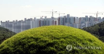 '왕릉 옆 아파트' 건설사들 "높이 그대로…색·디자인 수정" | 인스티즈