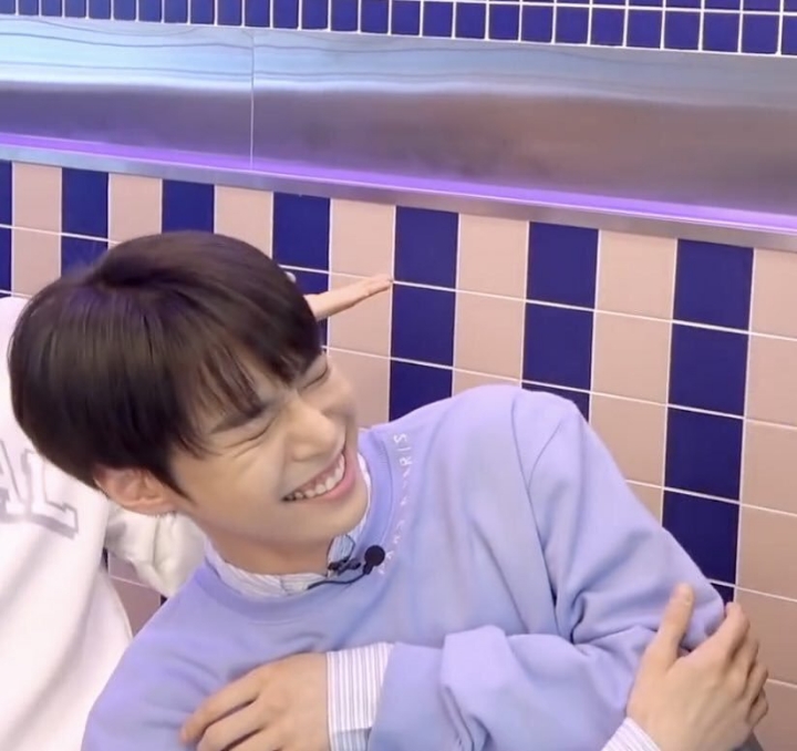 [잡담] 도영 하다하다 인디언 보조개도 있는거 너무하네 | 인스티즈