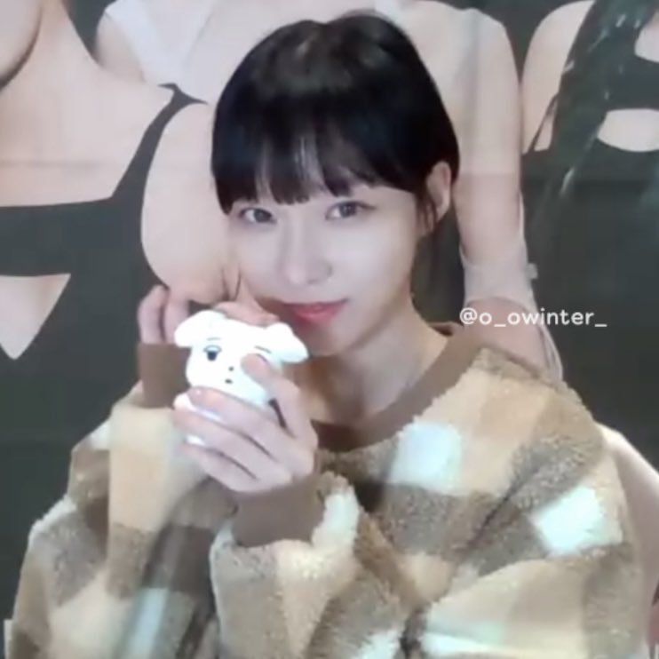 헐 윈터 오늘 셀프메컵하고 영통 했어ㅠㅠㅠ | 인스티즈