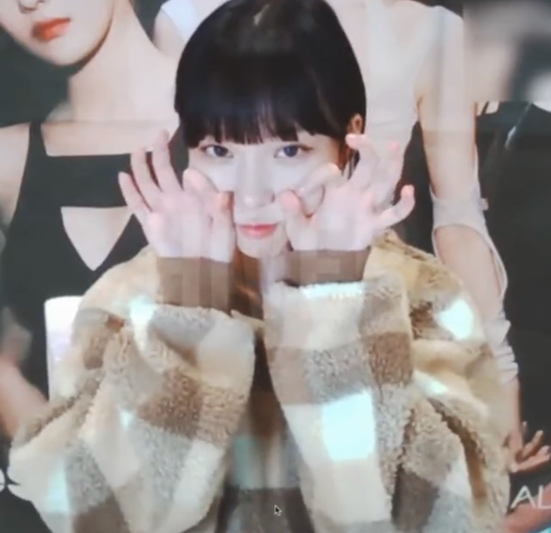 [잡담] 오늘 에스파 영통 샵 안 가서 셀프 메이크업 했는데 미모 오바야 | 인스티즈