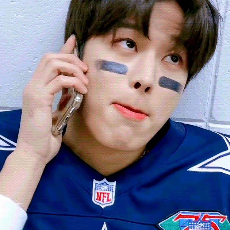 [잡담] 더보이즈 11명 짤 한개한개씩 올려보는데 | 인스티즈