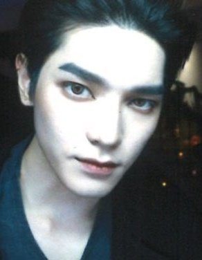 [잡담] 할로윈 분장 평소 무대화장에 렌즈 하나만 꼈는데 다들 코스한줄 아는게 | 인스티즈