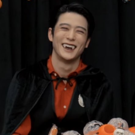 [잡담] 뭔가 이 뱀파이어는 물렸을때 미안혀이~ 하고 사라질것 같다 | 인스티즈