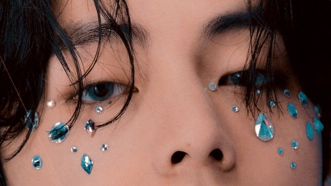 [잡담] 난 진짜 뷔 눈이 분위기 오묘하게 만드는데 한 몫 한다고 | 인스티즈