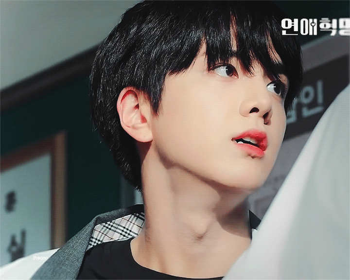 [잡담] 더보이즈 11명 짤 한개한개씩 올려보는데 | 인스티즈