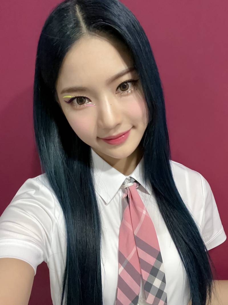 색안경 무대의상 입고 찍은 스테이씨 아이사 셀카 모음 | 인스티즈