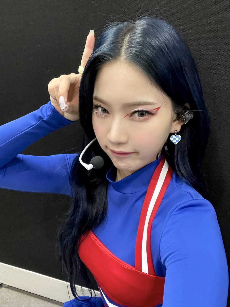 색안경 무대의상 입고 찍은 스테이씨 아이사 셀카 모음 | 인스티즈