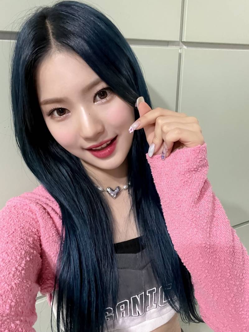 색안경 무대의상 입고 찍은 스테이씨 아이사 셀카 모음 | 인스티즈