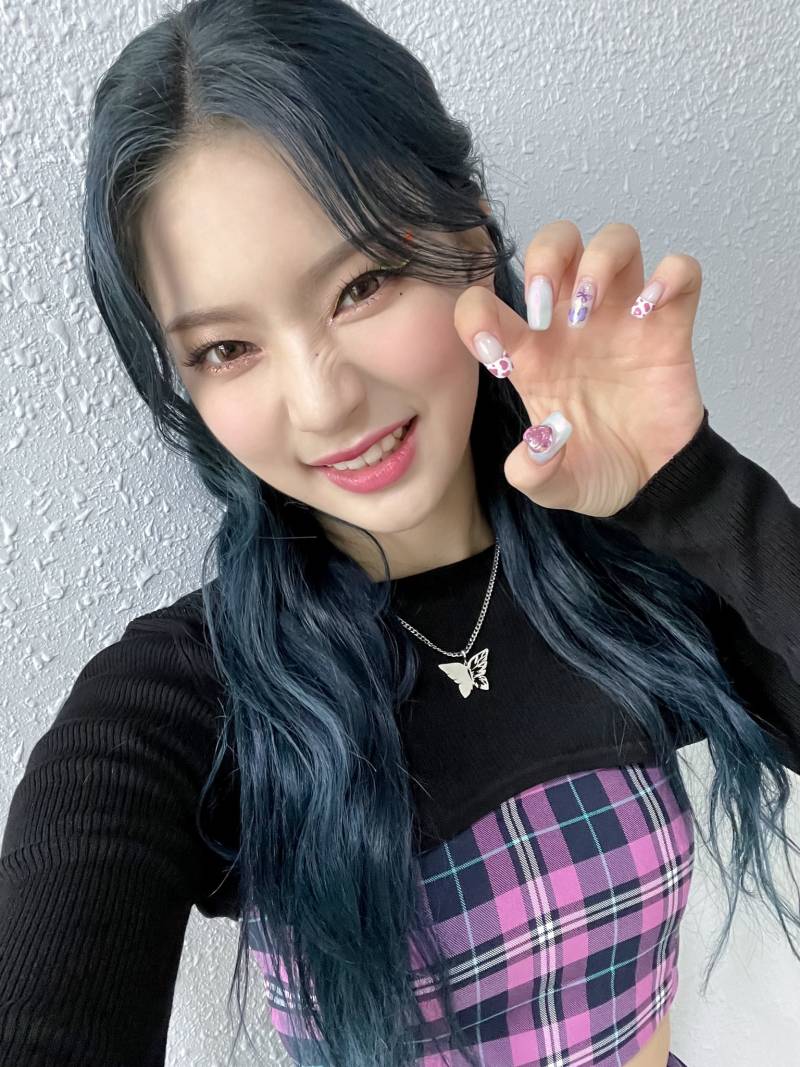 색안경 무대의상 입고 찍은 스테이씨 아이사 셀카 모음 | 인스티즈