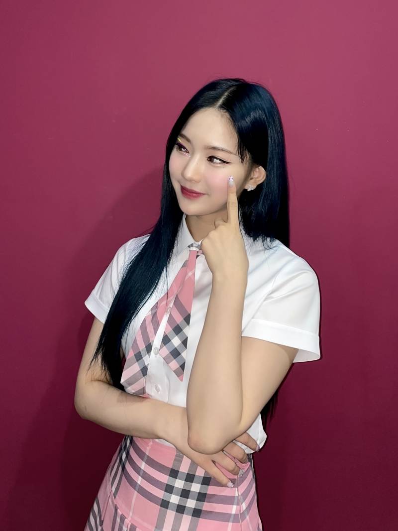 색안경 무대의상 입고 찍은 스테이씨 아이사 셀카 모음 | 인스티즈