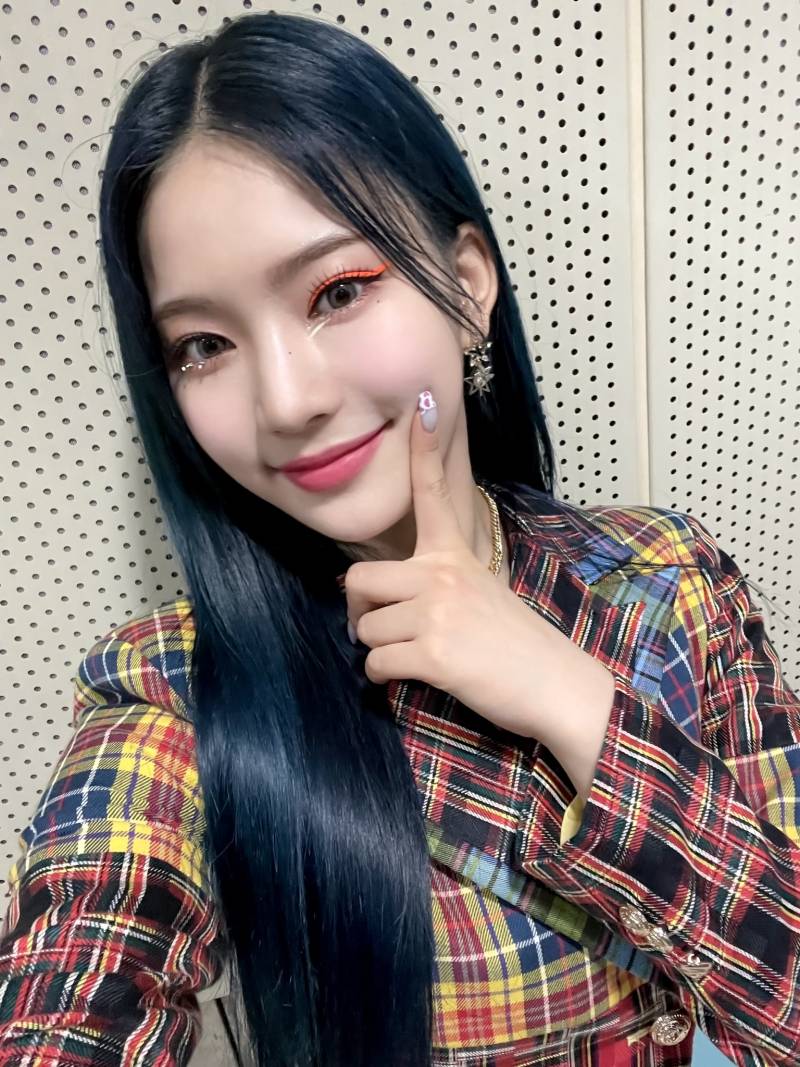 색안경 무대의상 입고 찍은 스테이씨 아이사 셀카 모음 | 인스티즈