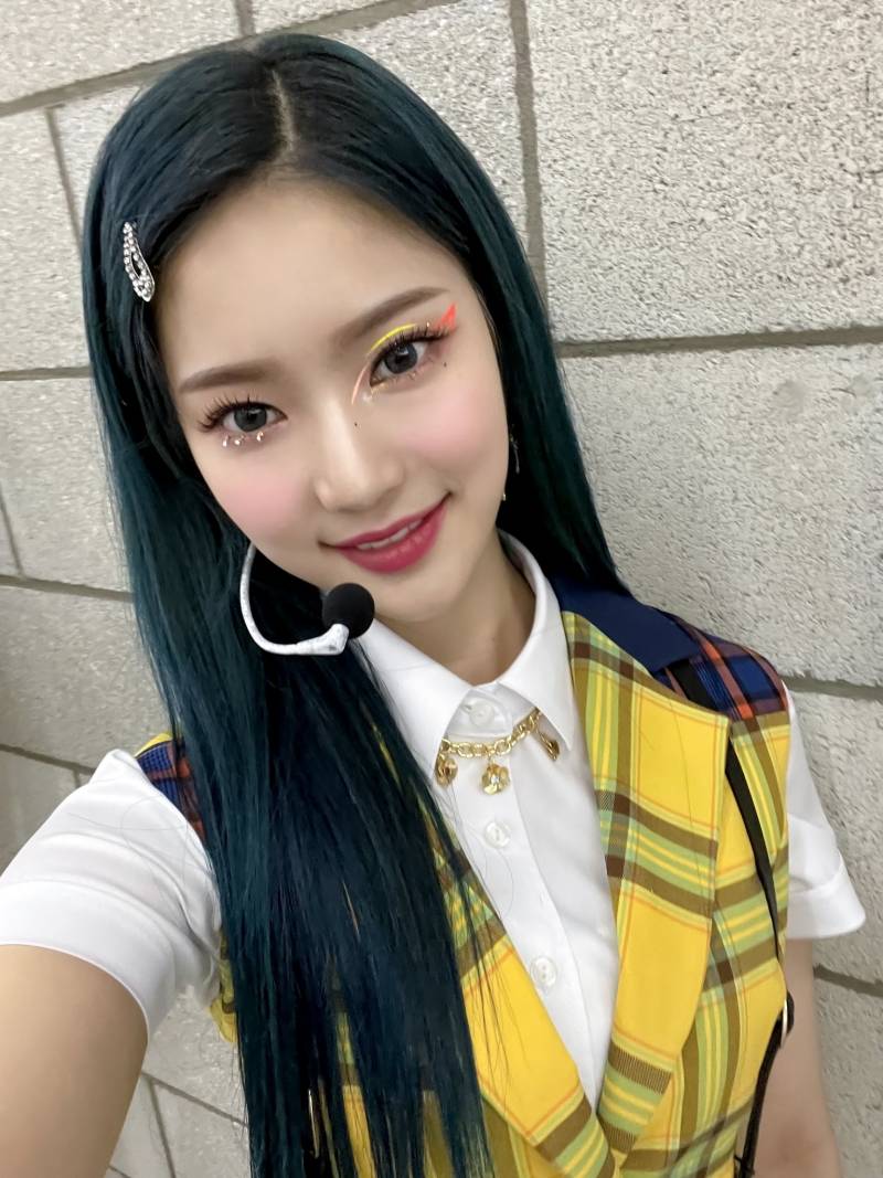 색안경 무대의상 입고 찍은 스테이씨 아이사 셀카 모음 | 인스티즈