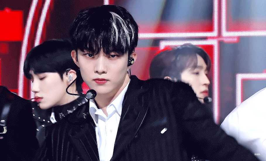 [잡담] 큐 허리숙이면 주연이 나오는짤 | 인스티즈