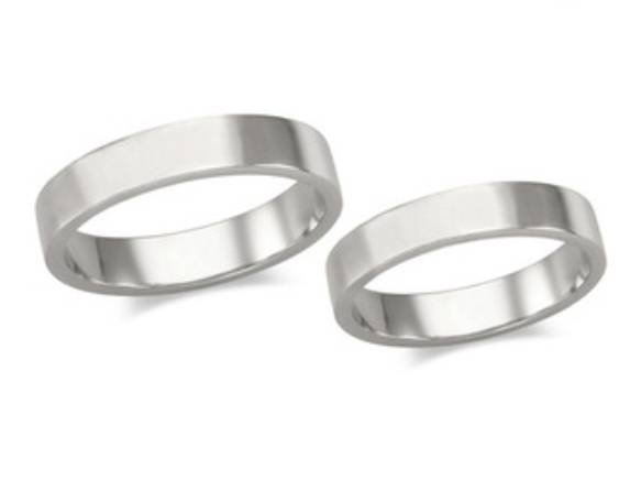 커플링인데 애인없는 애가 혼자 끼고 다니면 이상하려나? | 인스티즈