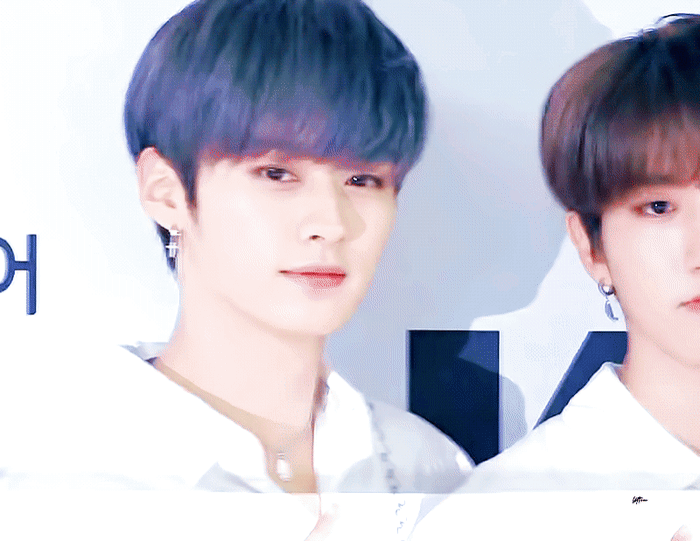 [잡담] 리노도 데뷔초랑 지금 얼굴 진짜 많이 변했다 | 인스티즈